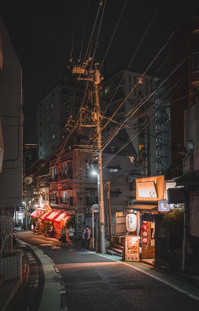 The people standing beside the street
